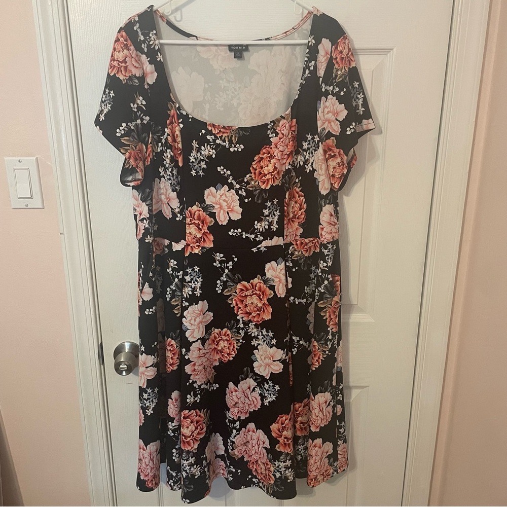 Torrid Black Short Sleeve Floral Dress